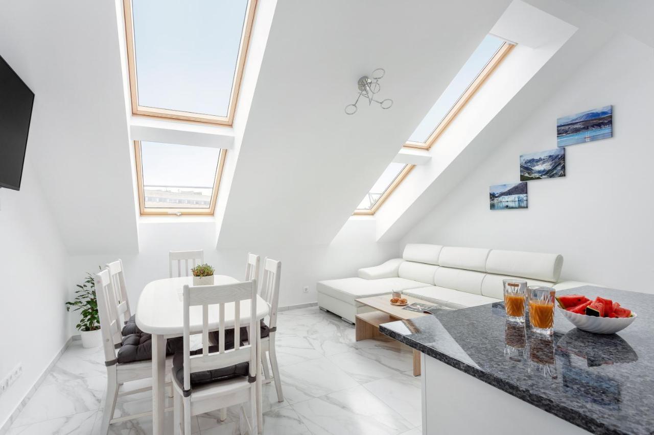 Luxurious Kaunas Basilica Apartment In Old Town By Urban Rent מראה חיצוני תמונה